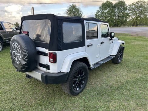 Used 2013 Jeep Wrangler Unlimited Sahara w/ Connectivity Group image 8