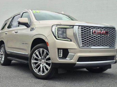 Used 2024 GMC Yukon Denali w/ Advanced Technology Package AWD/4WD image 2