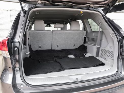 Used 2019 Toyota Highlander LE FWD image 53