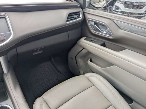 Used 2023 GMC Yukon XL SLT w/ SLT Luxury Package RWD image 17