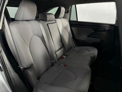 Used 2023 Toyota Highlander LE image 17