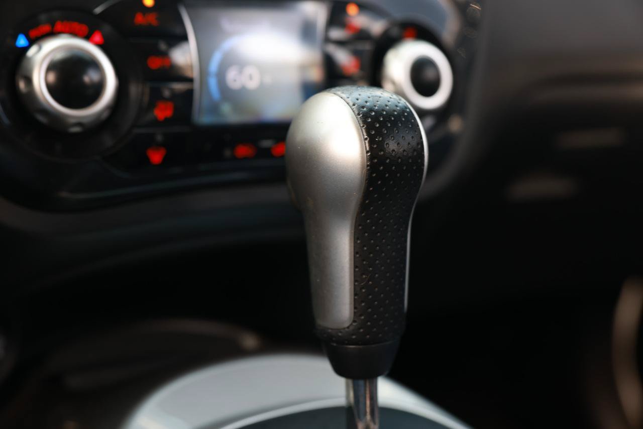 Used 2012 Nissan Juke SL FWD image 38