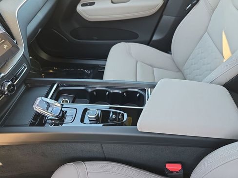 New 2026 Volvo XC60 B5 Plus w/ Protection Package Premier image 34