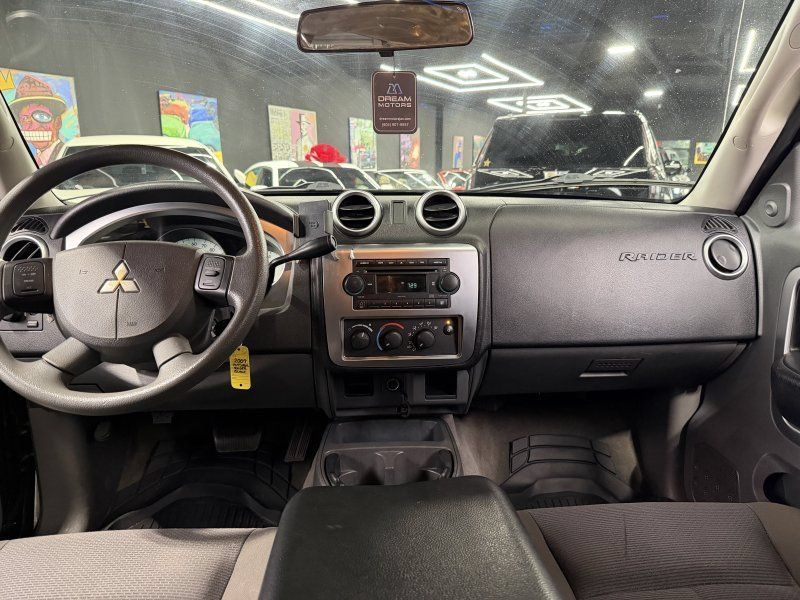 Used 2007 Mitsubishi Raider LS RWD image 13