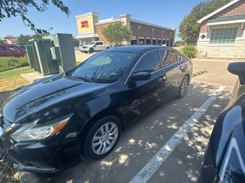 Used 2016 Nissan Altima 2.5 S w/ Power Driver Seat Package FWD image 1