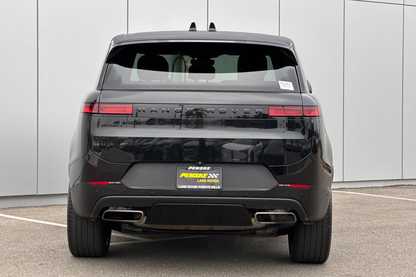 Used 2024 Land Rover Range Rover Sport SE AWD/4WD image 4