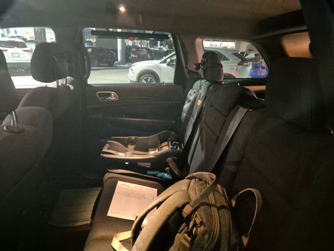 Used 2017 Jeep Grand Cherokee Laredo w/ Quick Order Package 23E image 6