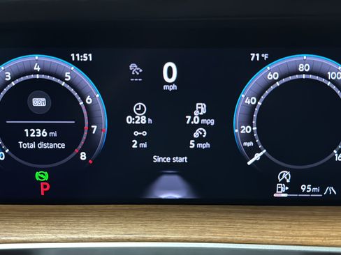Used 2026 Volkswagen Tiguan SEL R-Line AWD/4WD image 17