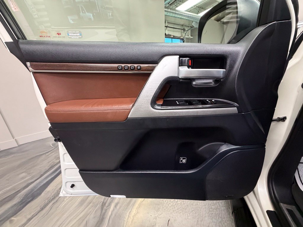 Used 2016 Toyota Land Cruiser AWD/4WD image 67