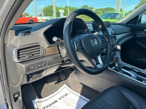 Used 2018 Honda Accord Touring image 11