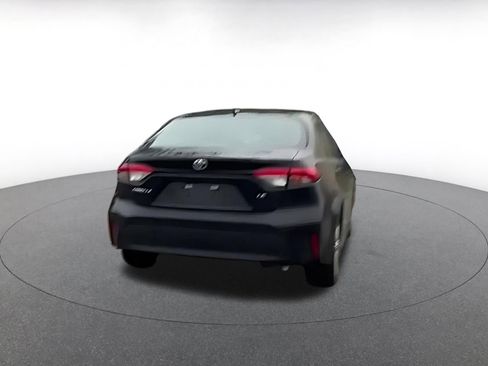 Used 2025 Toyota Corolla LE image 12