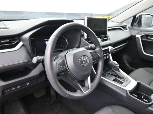Used 2025 Toyota RAV4 XLE image 21