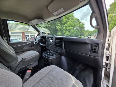 Used 2014 GMC Savana 2500 RWD image 17