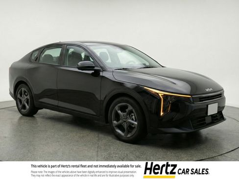 Used 2025 Kia K4 LXS image 1