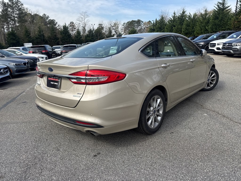 Used 2017 Ford Fusion SE w/ Fusion SE Technology Package FWD image 3