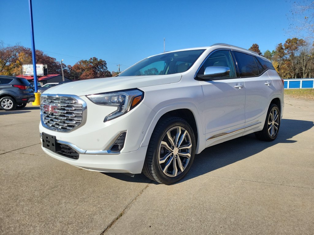 Used 2018 GMC Terrain Denali w/ GMC Pro Grade Package AWD/4WD image 2