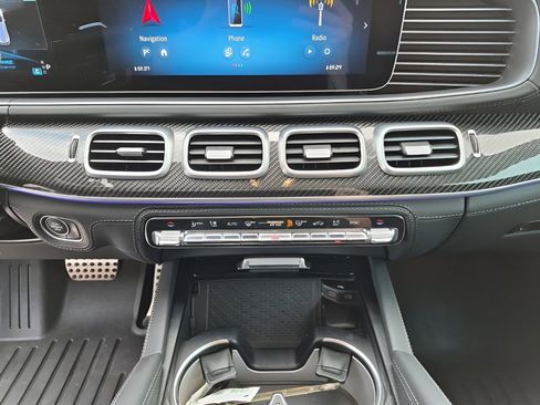 Used 2024 Mercedes-Benz GLS 63 AMG 4MATIC image 45