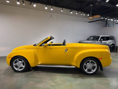 Used 2004 Chevrolet SSR w/ Preferred Equipment Group image 27