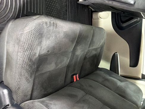 Used 2016 Dodge Grand Caravan American Value Package FWD image 13