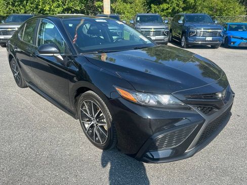 Used 2024 Toyota Camry SE FWD image 3