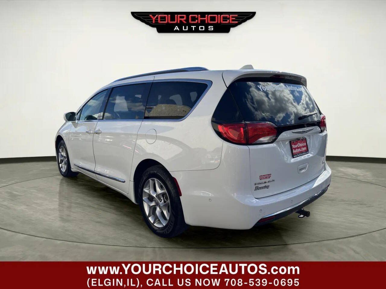Used 2019 Chrysler Pacifica Touring-L Plus w/ Advanced Safetytec Group FWD image 3