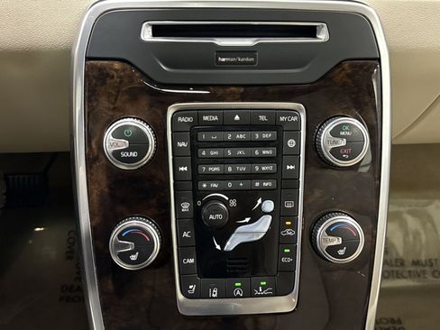 Used 2016 Volvo XC70 T5 Platinum w/ Protection Package FWD image 21
