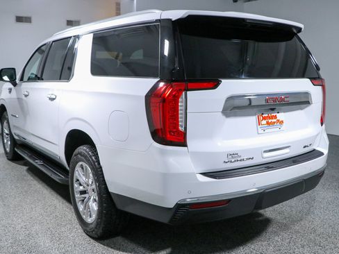 Used 2023 GMC Yukon XL SLT w/ SLT Luxury Package AWD/4WD image 9