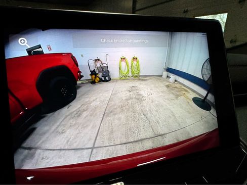 Used 2023 Jeep Compass Limited image 16