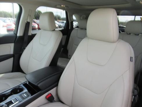 Used 2020 Ford Edge Titanium image 17