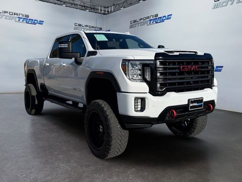 Used 2020 GMC Sierra 2500 AT4 w/ AT4 Premium Package image 3