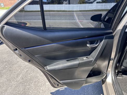 Used 2019 Toyota Corolla SE FWD image 16