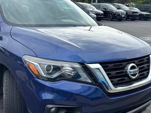 Used 2018 Nissan Pathfinder SL w/ SL Premium Package FWD image 3