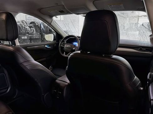 Used 2022 Ford Escape Titanium AWD/4WD image 11