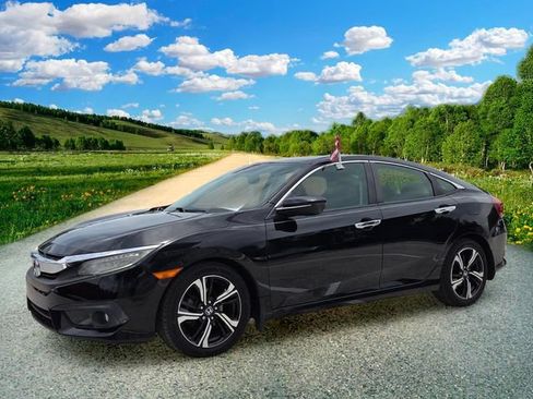 Used 2016 Honda Civic Touring image 2