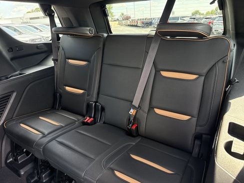 Used 2023 GMC Yukon AT4 w/ AT4 Premium Plus Package AWD/4WD image 7