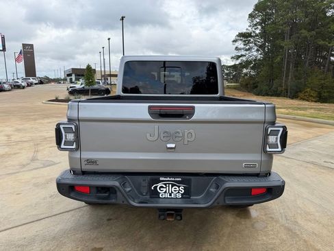 Used 2020 Jeep Gladiator Overland image 4
