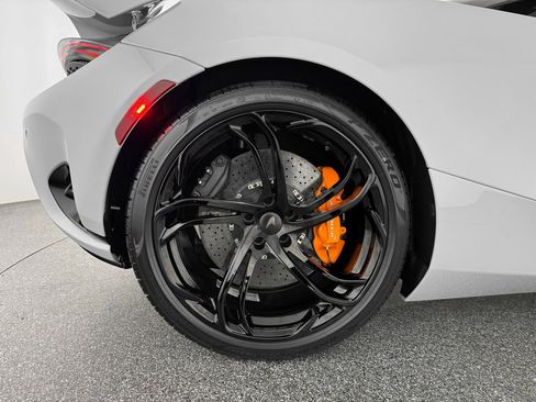 Used 2026 McLaren 750S Spider RWD image 34