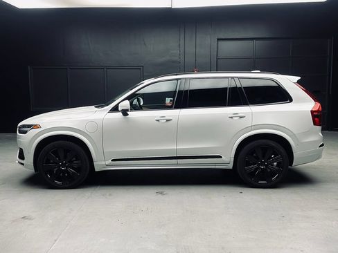 Used 2023 Volvo XC90 T8 Plus w/ Protection Package Premier AWD/4WD image 4