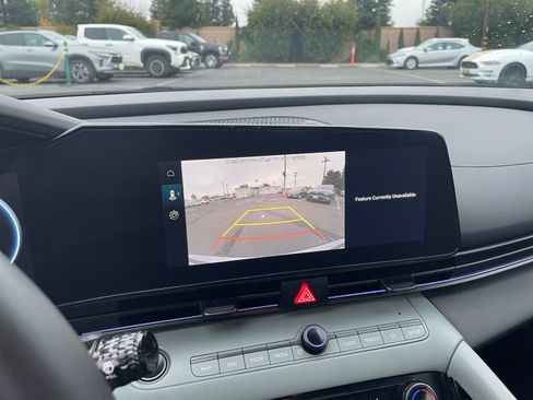 Used 2025 Hyundai Elantra Limited image 17