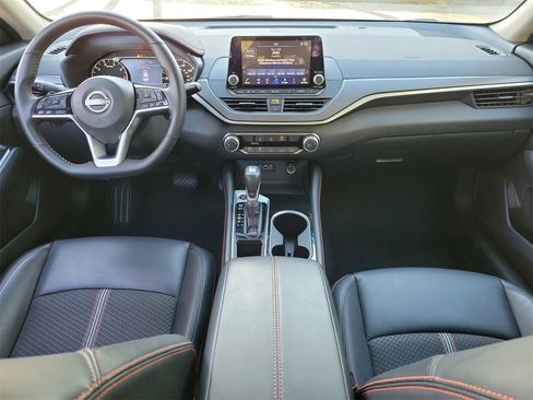 Used 2025 Nissan Altima 2.5 SR image 12