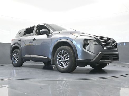 Used 2025 Nissan Rogue S FWD image 54