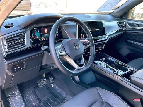 Used 2024 Volkswagen Atlas Cross Sport SE image 13