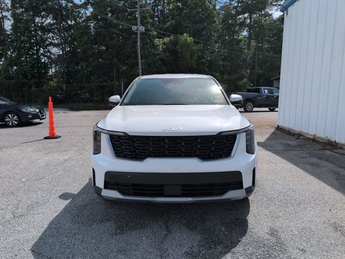 Used 2025 Kia Sorento LX FWD image 3
