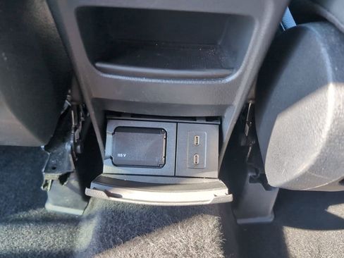 Used 2024 Mercedes-Benz GLB 250 4MATIC image 19