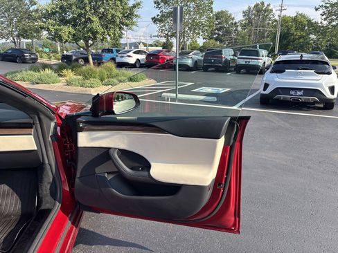 Used 2026 Tesla Model S AWD/4WD image 11