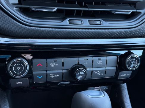 New 2026 Jeep Compass Latitude image 18