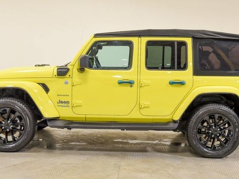 Used 2022 Jeep Wrangler Unlimited Sahara w/ Safety Group image 8