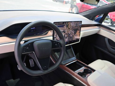 Used 2023 Tesla Model X AWD/4WD image 16