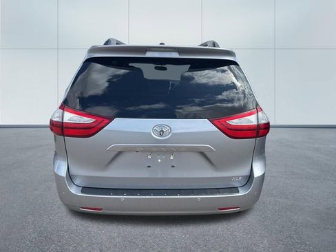 Used 2017 Toyota Sienna XLE w/ XLE Navigation Package FWD image 3