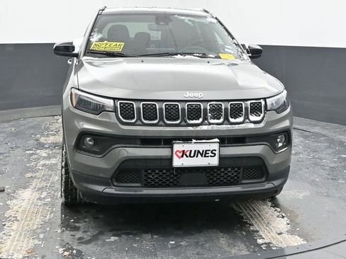 Used 2024 Jeep Compass Latitude image 4